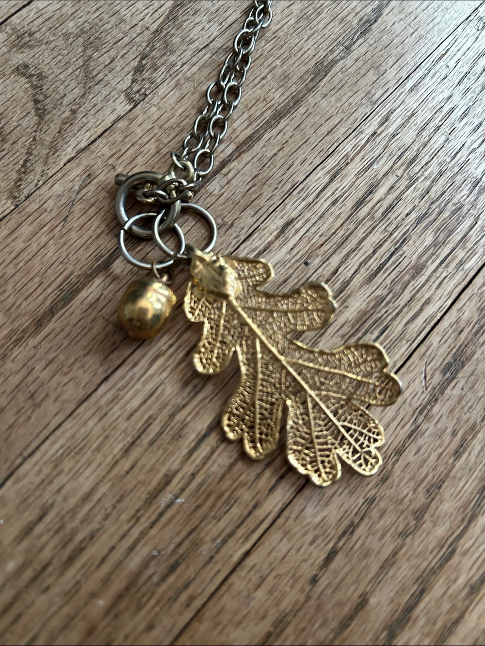 Delicate Gold Leaf and Acorn Pendant Necklace - Women Jewelry - Picture 3 of 6